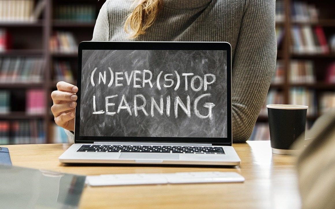 Automatyka i Robotyka czy studia informatyczne, a może oba? O studiowaniu dwóch kierunków jednocześnie Automatyka i Robotyka czy studia informatyczne, a może oba? O studiowaniu dwóch kierunków jednocześnie